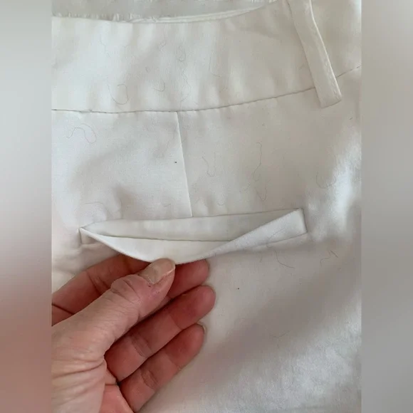 Liz Claiborne White Cropped Pants - Picture 7 of 16